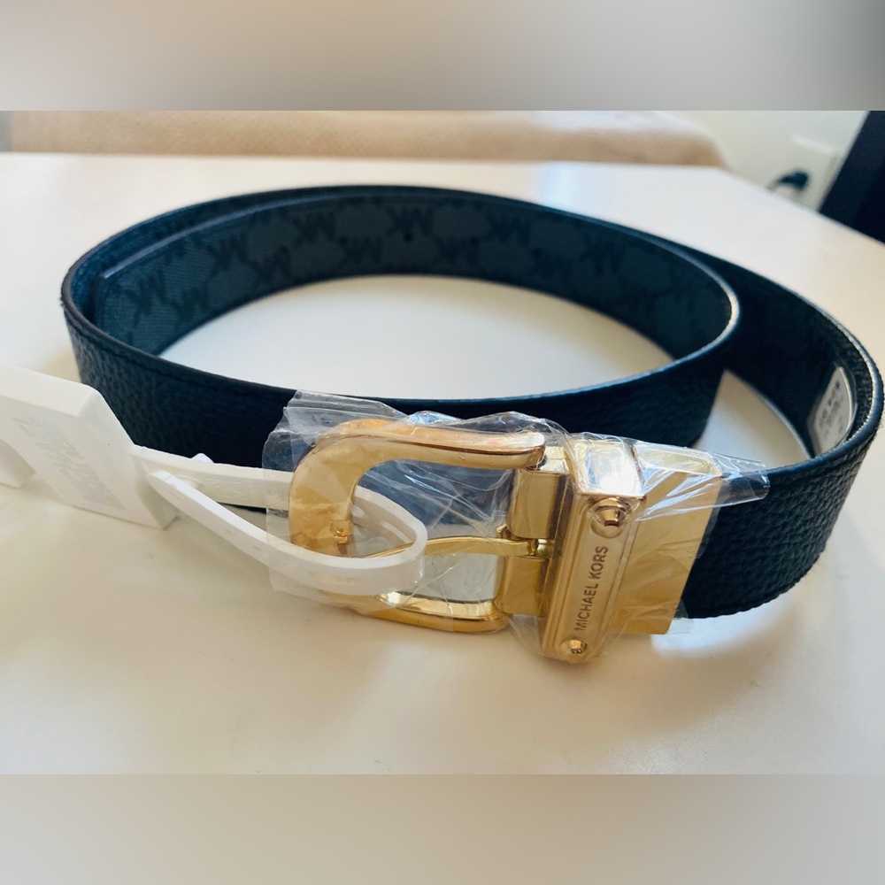 Women Belt MICHAEL KORS Size S black reversible (large: 29 inch)